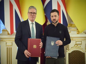 Ukrainian President Zelenskyy and UK Prime Minister Keir Starmer during the signing of the 100-year partnership agreement in Kyiv.