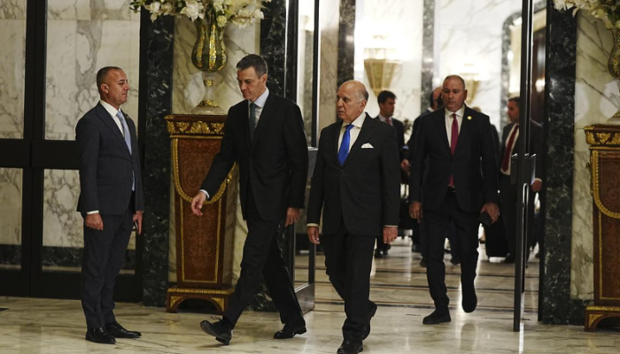 Spanish Prime Minister Pedro Sanchez with Iraqi Foreign Minister Fuad Hussein before the 34th Arab League summit in Baghdad, May 2025.