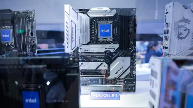 Intel 18A chip production line at high-volume scale for Panther Lake PC processors, following executive retirements